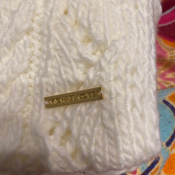 Scarf - Picture 2 of 4